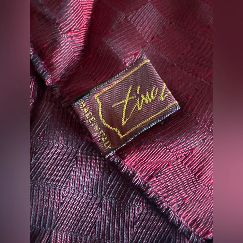 Tino Cojura - Vintage Red‎ Lightweight Scarf with Soft Texture